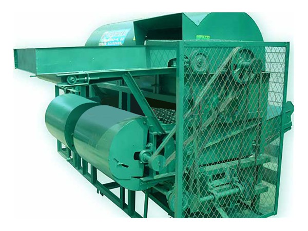 2005年中型干湿两用花生摘果机