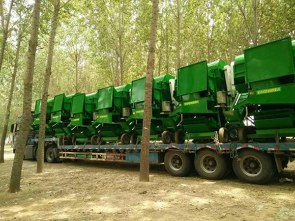 发往山东的花生摘果机