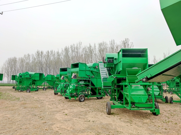 2022年大型花生摘果机